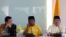 (ki-ka) Setya Novanto, Idrus Marham dan Nusron Wahid saat memberikan keterangan keterangan mengenai pelaksanaan Pilkada Serentak tahun 2017 di Kantor DPP Partai Golkar, Slipi, Jakarta, Jumat (17/2).  (Liputan6.com/Johan Tallo)