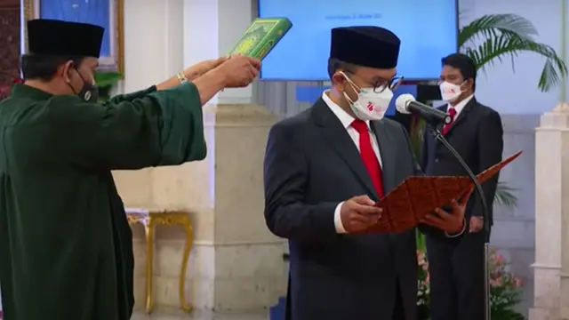Ivan Yustiavandana dilantik Presiden Jokowi sebagai Ketua Pusat Pelaporan dan Analisi Keuangan (PPATK) masa jabatan 2021-2026 di Istana Negara Jakarta, Senin (25/10/2021).