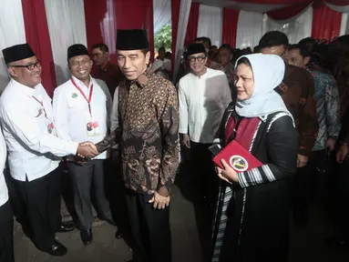 Presiden Joko Widodo (Jokowi) ditemani Ibu Negara Iriana Widodo menghadiri peringatan tahunan wafatnya (haul) mantan Ketua MPR Taufiq Kiemas di kediaman Jalan Teuku Umar, Jakarta, Rabu (8/6/2016). (Liputan6.com/Faizal Fanani)