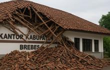 Atap Gedung Kantor Kabupaten Brebes Ambrol, Kadis PU Sebut Ada Kelalaian Vendor