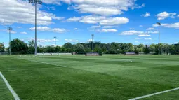 Sesi tersebut digelar cukup jauh dari Metlife Stadium, yaitu sekitar 50 kilometer, atau tepatnya di markas latihan milik New York Red Bulls yang terletak di East Hannover, New Jersey. (Bola.com/Hery Kurniawan/Adv/Powerade)