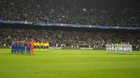 Laga antara Barcelona melawan Celtic FC dimulai dengan mengheningkan cipta atas tragedi jatuhnya pesawat yang membawa rombongan tim Chapecoense. (dok. Barcelona)