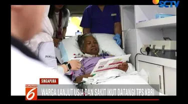 Mereka datang dengan kursi roda. Bahkan, ada pula yang datang dengan diantar mobil ambulans.