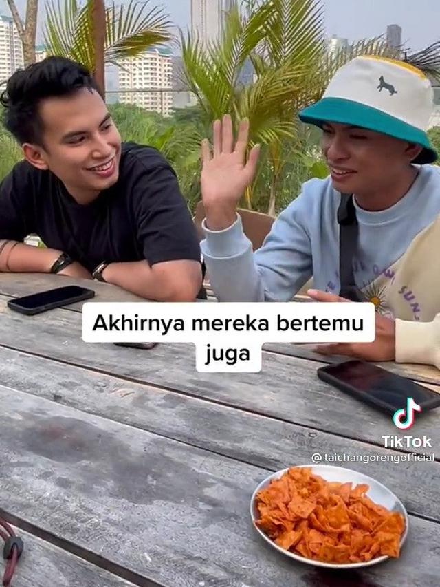 Okin dengan Kembaran Tukang Jamu