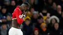 Pemain Manchester United Paul Pogba terlihat sedih setelah kalah dari Wolverhampton Wanderers pada laga pekan ke-33 Liga Inggris di Stadion Molineux, Wolverhampton, Inggris, Selasa (2/4). (Reuters/Andrew Boyers)