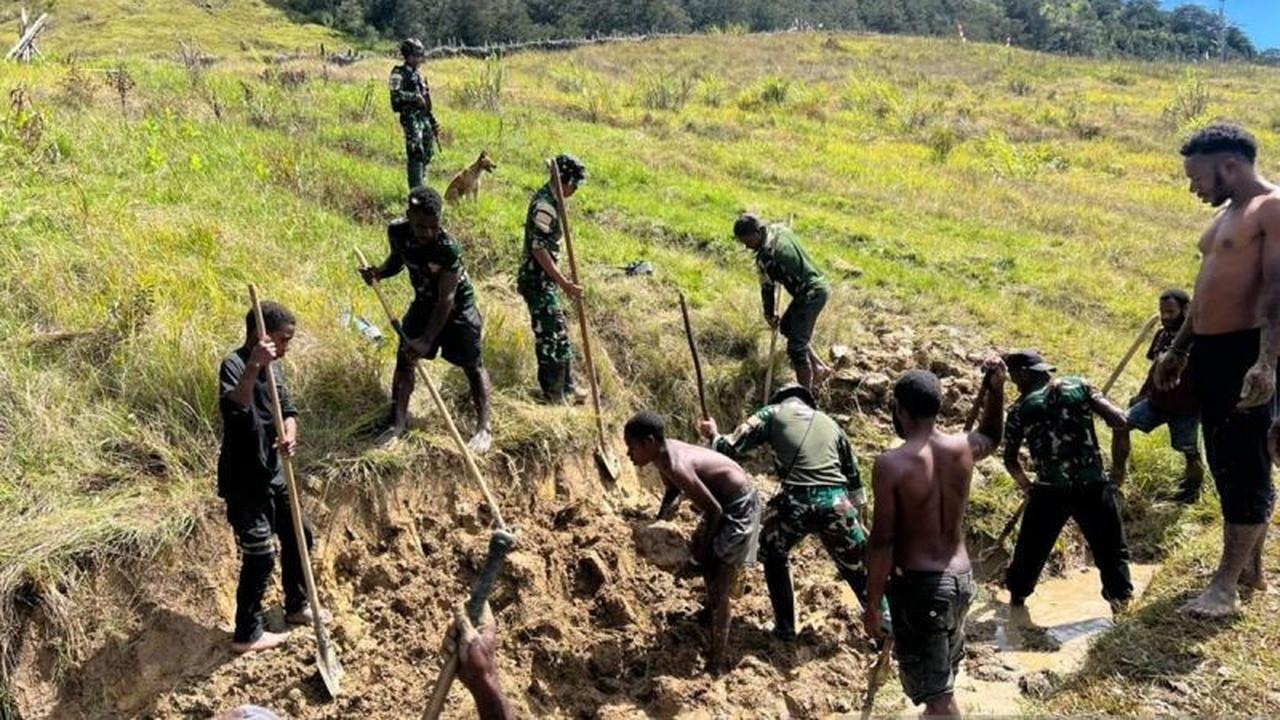 Satgas Yonif 511/DY Perkuat Pengamanan Baptis Gereja Manggalome di Lanny Jaya, Wujudkan Keamanan dan Kebersamaan