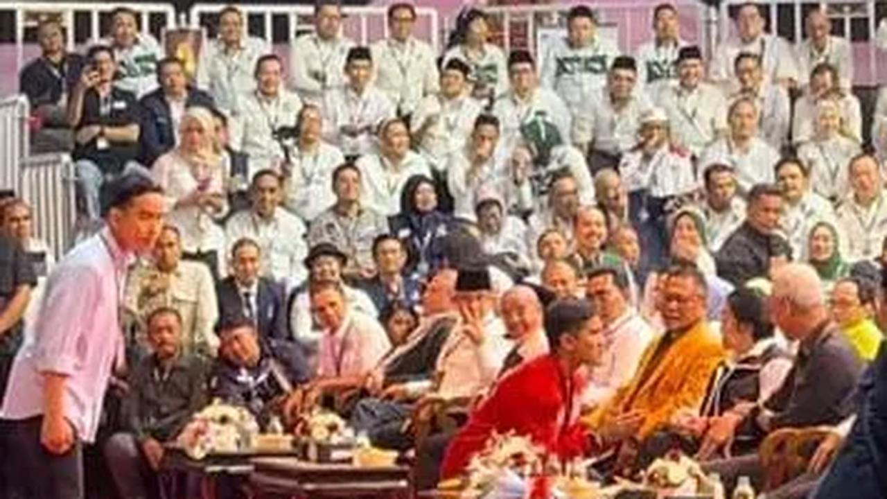 Calon wakil presiden Koalisi Indonesia Maju (KIM) Gibran Rakabuming Raka mengungkapkan alasannya salim kepada Ketua Umum PDIP Megawati Soekarnoputri.