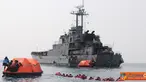 Citizen6, Jakarta: Salah satu unsur Kolinlamil KRI Teluk Hading (THG)-538 yang di komandani Mayor Laut (P) Teguh Iman Wibowo, mendukung latihan SAR dan Sea Survival Kolinlamil 2012 di perairan Teluk Jakarta, Rabu (19/9). (Pengirim: Dispenkolinlamil).