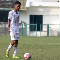 Marselino Ferdinan ketika masih bermain untuk Persebaya U-16. (Bola.com/Aditya Wany)