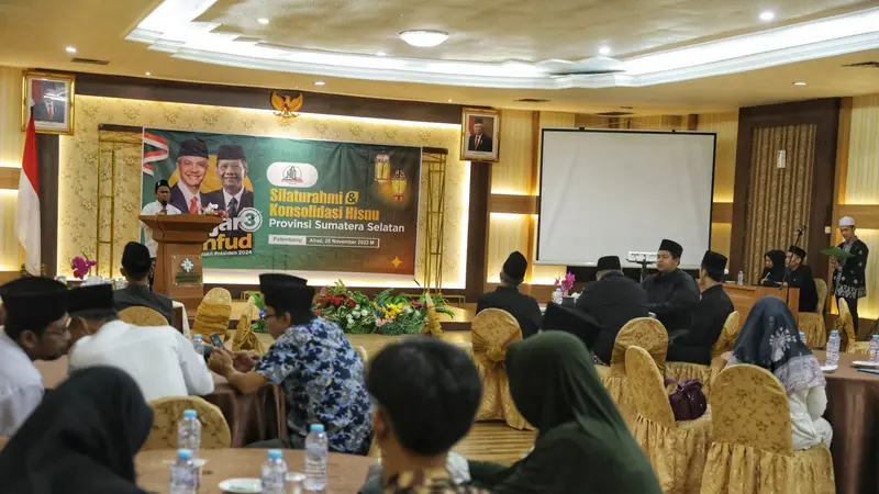 Sukarelawan Himpunan Santri Nusantara (Hisnu) terus memantapkan dukungan kepada pasangan Ganjar Pranowo dan Mahfud MD sebagai capres-cawapres Pemilu 2024. Kali ini mereka mengadakan silaturahmi dan konsolidasi Hisnu di seluruh Sumatera Selatan (Sumsel)