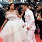 Priyanka Chopra dan Nick Jonas di karpet merah Cannes Film Festival 2019. (CHRISTOPHE SIMON / AFP)