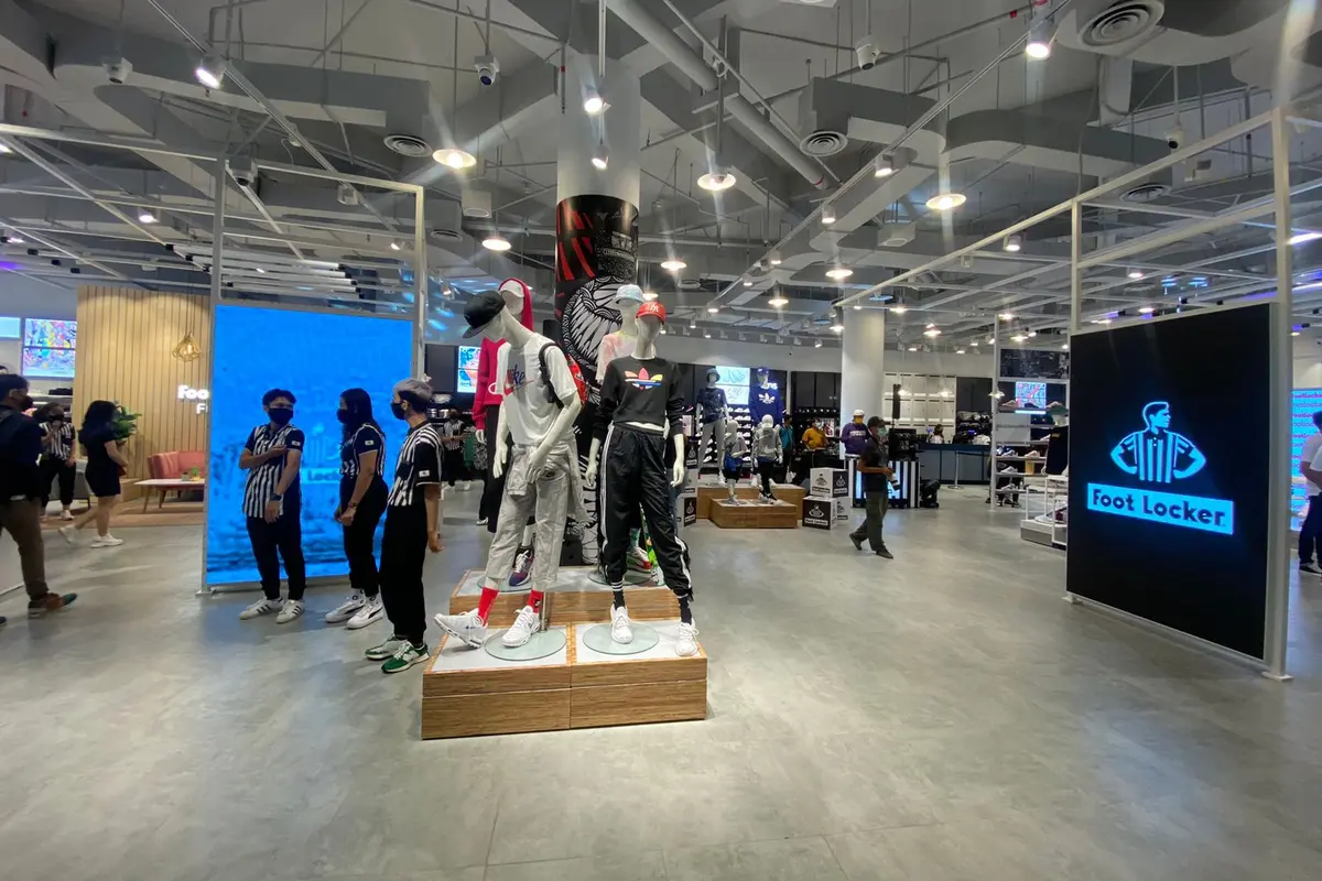 Foot Locker baru saja membuka storenya di Jakarta, dengan sneakers-sneakers ekslusifnya