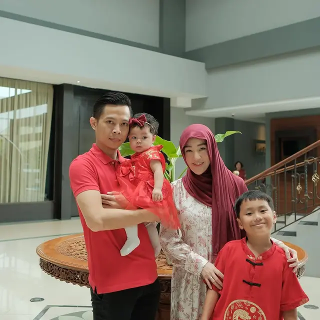 Potret 6 Artis Mualaf Rayakan Imlek 2025, Larissa Chou Kompak dengan Keluarga