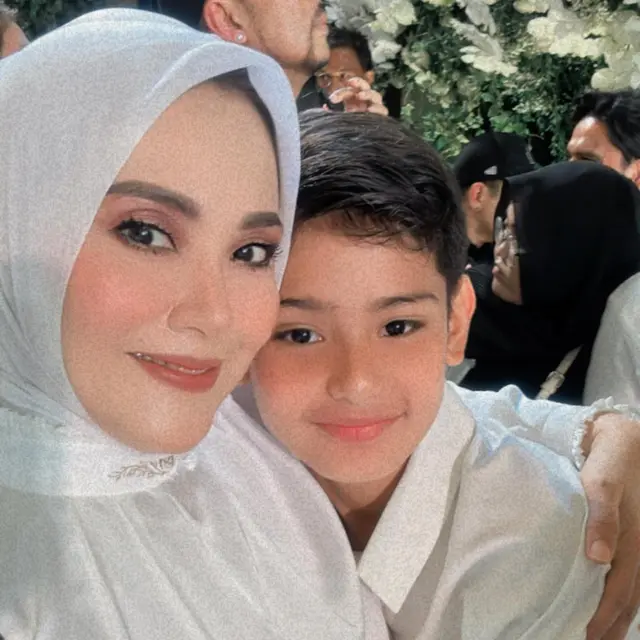 6 Potret Kebersamaaan Elma Theana dan King Faaz