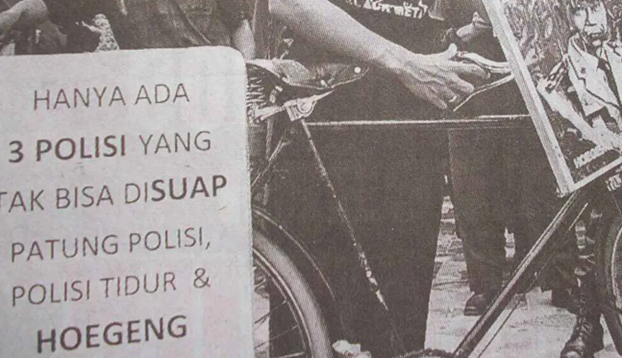 Tahun 1956, Hoegeng diangkat menjadi Kepala Direktorat Reskrim Kantor Polisi Sumut. Rumah dinasnya berisi barang mewah hadiah para pengusaha. Ia memerintahkan anak buahnya untuk mengeluarkan semuanya. (Istimewa)