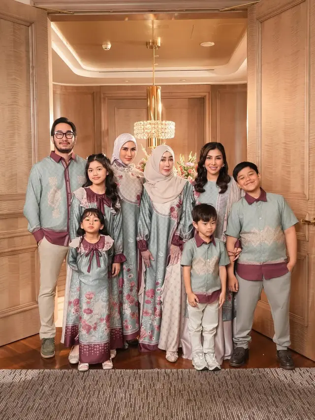 10 Pemotretan Keluarga Artis Pakai Baju Koleksi Lebaran 2026, Gaya Kompak Penuh Pesona