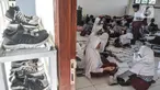 Aktivitas murid saat belajar tanpa fasilitas meja dan kursi di salah satu kelas Sekolah Dasar Negeri (SDN) Mekarsari 05, Tambun Selatan, Kabupaten Bekasi, Jawa Barat, Kamis (28/7/2022). Sudah dua pekan berlangsung sejak dimulainya Tahun Ajaran Baru 2022 murid kelas IV dan V di SDN Mekarsari 05 mengikuti kegiatan belajar tanpa fasilitas meja dan kursi. (merdeka.com/Iqbal S. Nugroho)