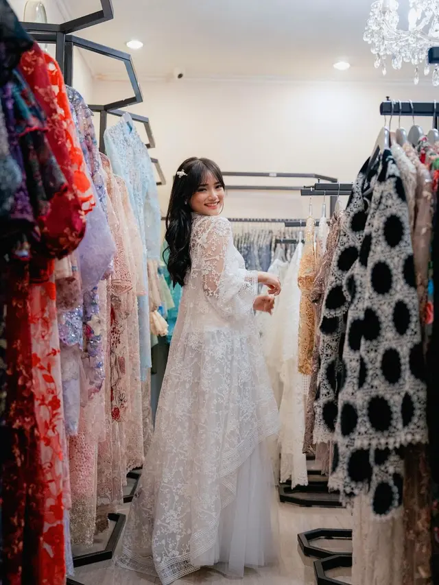 Tanpa Baju Shimmer, Erina Gudono, Selvi Ananda, hingga Annisa Pohan Tak Kalah Mewah dengan Busana Lace di Hari Lebaran