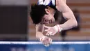 Kohei Uchimura (Jepang) bertanding di nomor palang horizontal kualifikasi senam artistik putra Olimpiade Tokyo 2020 pada 24 Juli 2021. Bertambahnya usia & cedera, Uchimura pada akhir 2019 memutuskan berkonsentrasi pada palang tunggal untuk masuk tim Jepang ke Olimpiade keempatnya. (Loic VENANCE/AFP)