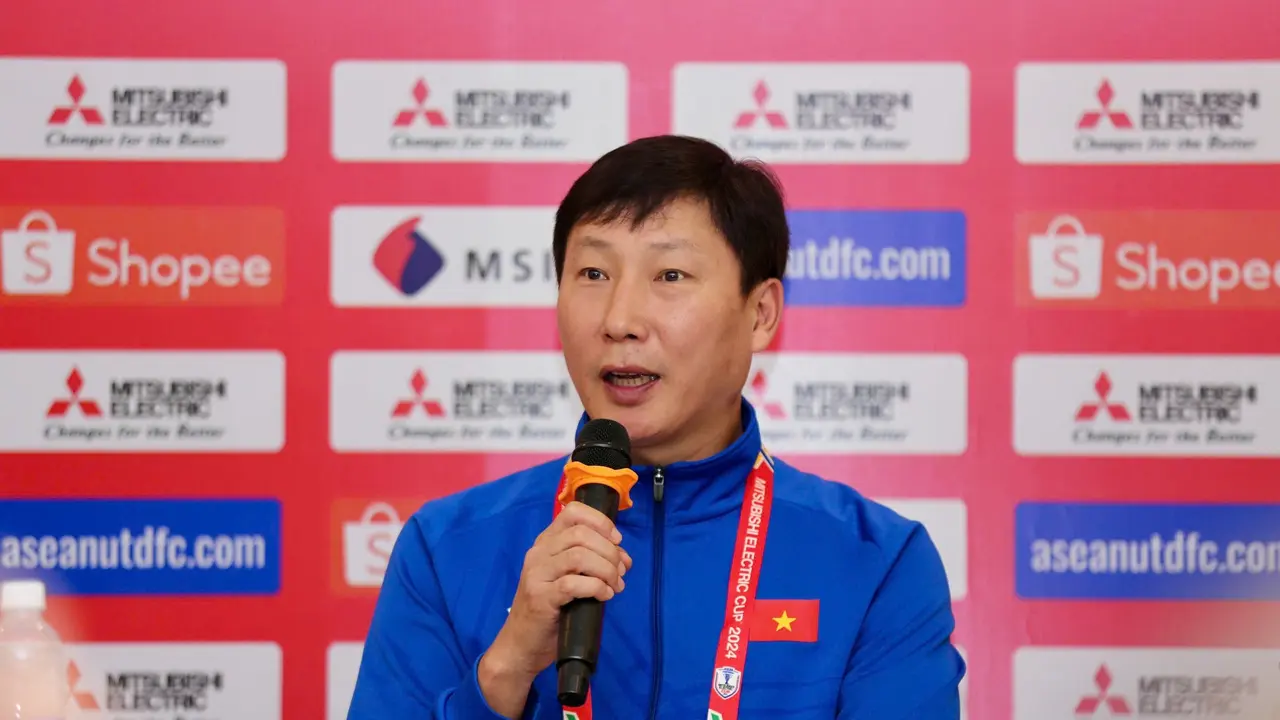 Kim Sang-sik - Timnas Vietnam